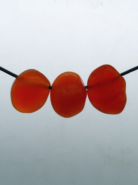 Carneol Classic, Botswana, gebohrt, 3 Stück, ca. 1,5 bis 2,8cm Größe